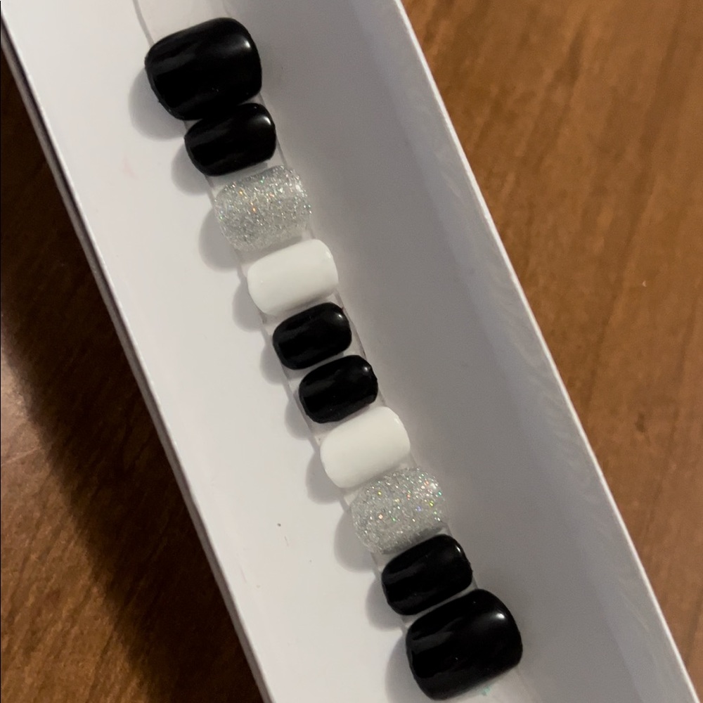 Press on nails
